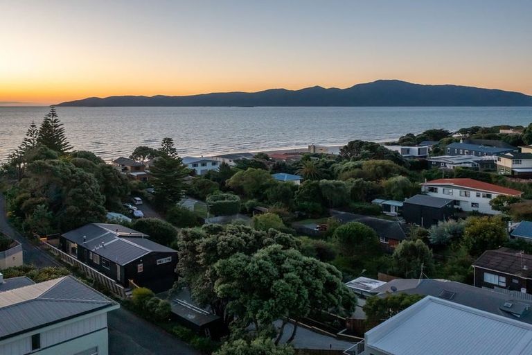 Photo of property in 19a Wharemauku Road, Raumati Beach, Paraparaumu, 5032