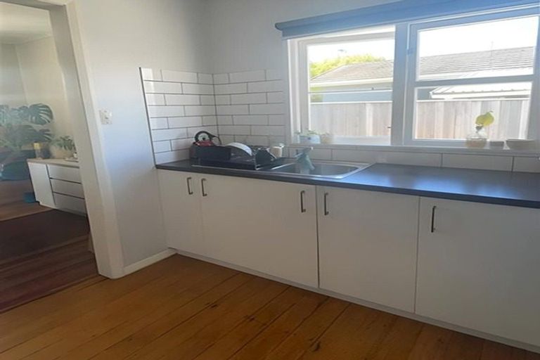 Photo of property in 43 Martin Road, Paraparaumu Beach, Paraparaumu, 5032