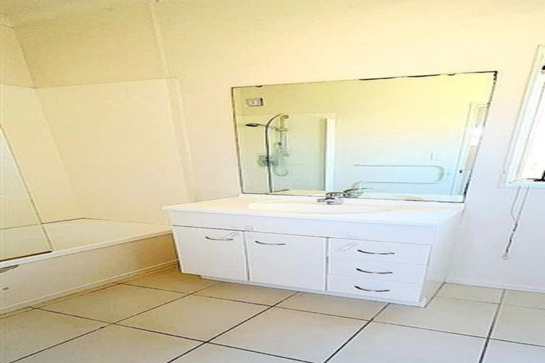 Photo of property in 35 Brashier Circle, Sunnyvale, Auckland, 0612