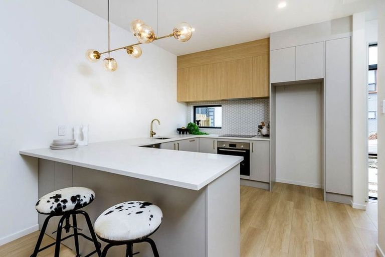 Photo of property in 5 Papa Takaro Lane, Flat Bush, Auckland, 2019