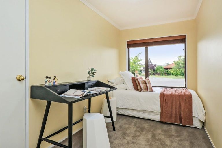 Photo of property in 13 Knightsbridge Place, Taradale, Napier, 4112