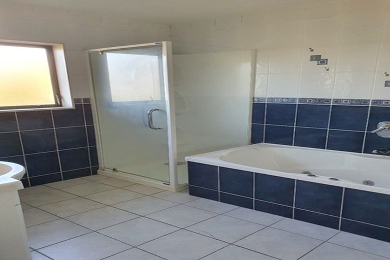 Photo of property in 3 Boeing Place, Goodwood Heights, Auckland, 2105