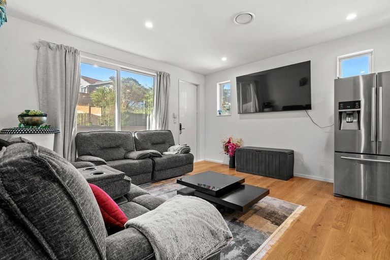 Photo of property in 1/40d Tomo Street, New Lynn, Auckland, 0600