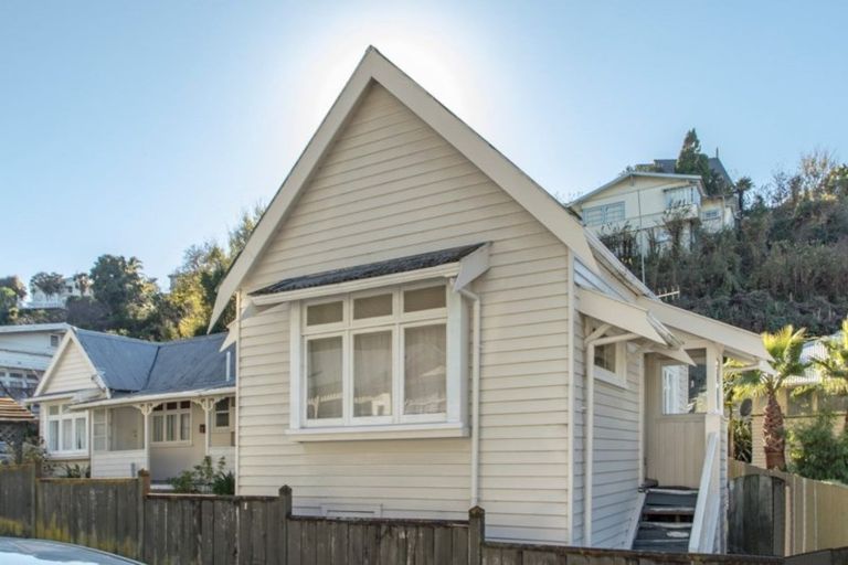 Photo of property in 37 Shakespeare Road, Bluff Hill, Napier, 4110