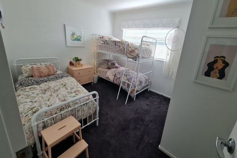 Photo of property in 90a Endeavour Drive, Whitby, Porirua, 5024