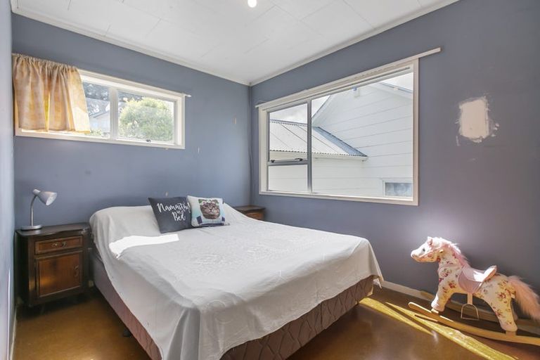 Photo of property in 9 Woodhouse Place, West Harbour, Auckland, 0618