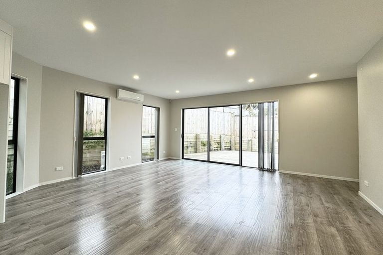 Photo of property in 6c St Catherine Crescent, West Harbour, Auckland, 0618