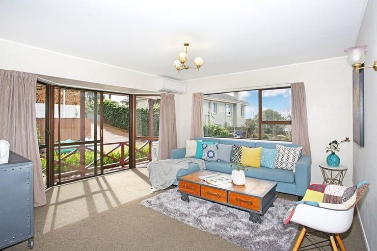 Photo of property in 2/16 Ridge Road, Howick, Auckland, 2014