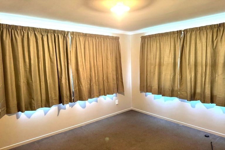 Photo of property in 76 Fitzwater Place, Henderson, Auckland, 0612