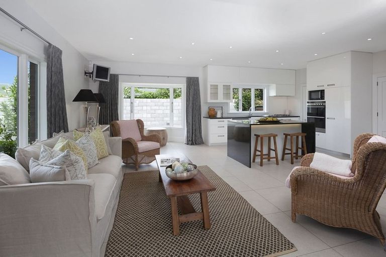 Photo of property in 20 Poynder Avenue, Merivale, Christchurch, 8014