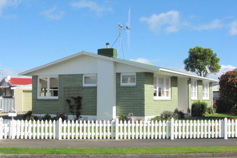 Photo of property in 4 Ross Street, Levin, 5510