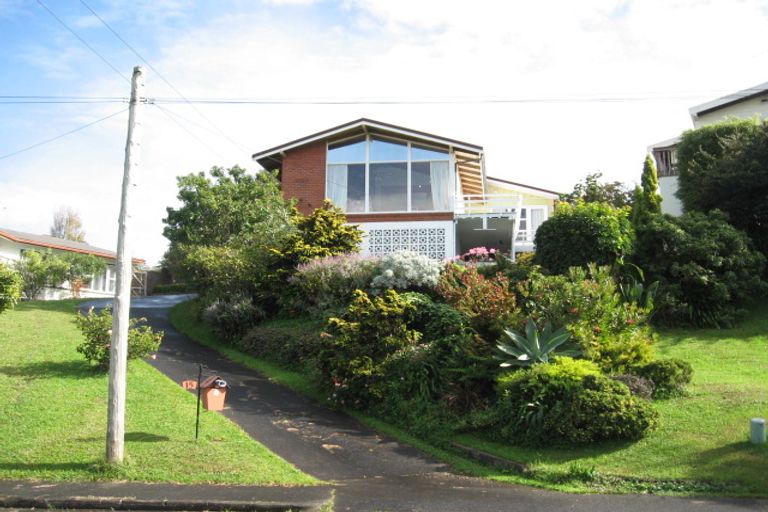 Photo of property in 15 Colmar Road, Mellons Bay, Auckland, 2014