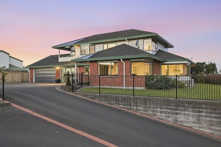 Photo of property in 9 Sandel Rise, Merrilands, New Plymouth, 4312