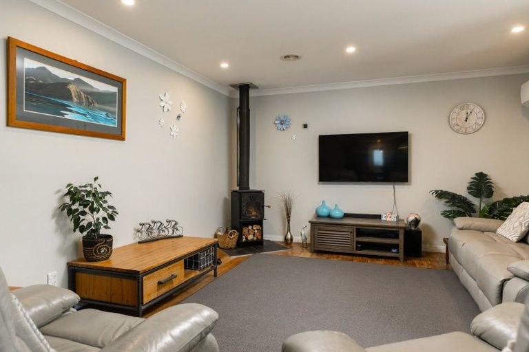 Photo of property in 6a Huia Street, Waikawa, Picton, 7220