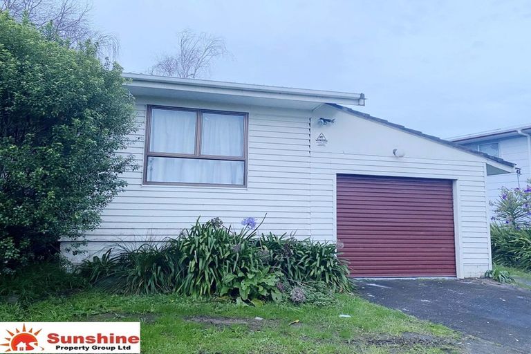 Photo of property in 12 St Catherine Crescent, West Harbour, Auckland, 0618
