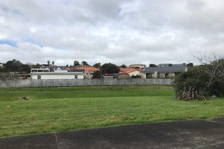 Photo of property in 45a Kurnell Drive, Botany Downs, Auckland, 2010