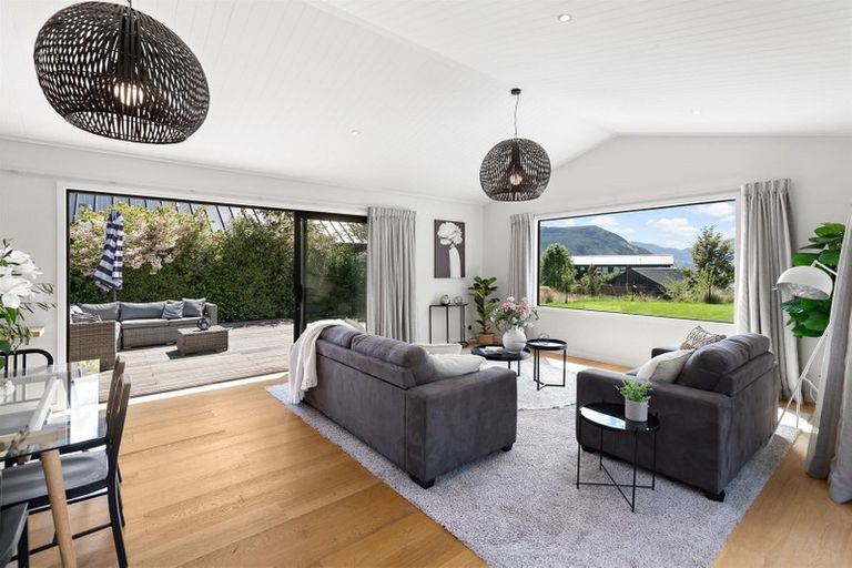 Photo of property in 13 Hovingham Court, Jacks Point, Queenstown, 9371