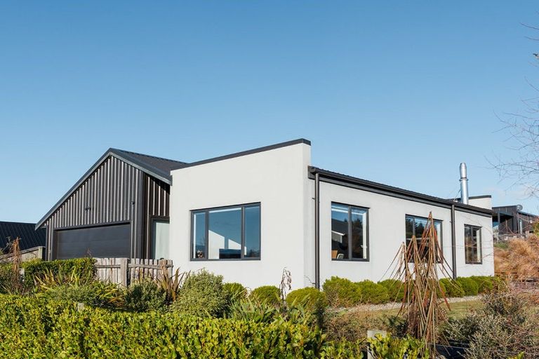 Photo of property in 39 Obelisk Street, Wanaka, 9305