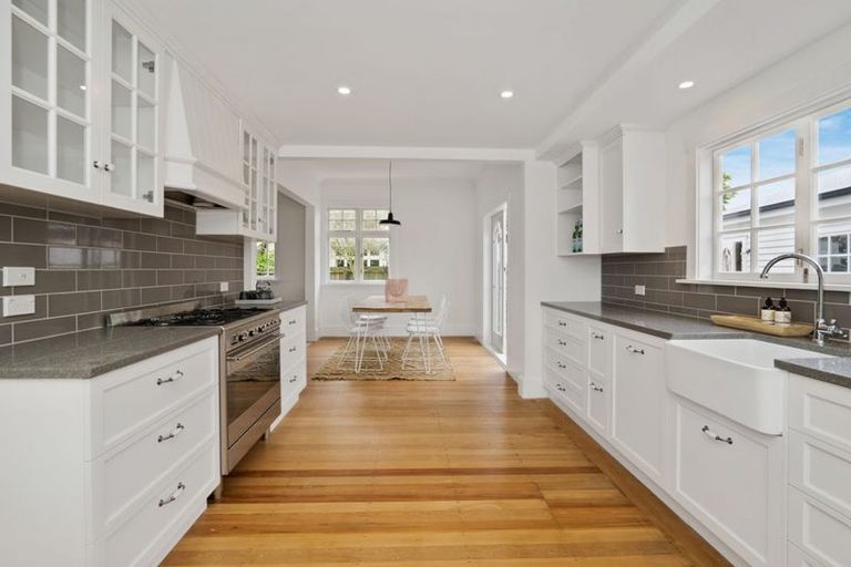 Photo of property in 33 Kotare Street, Fendalton, Christchurch, 8041