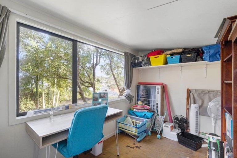 Photo of property in 2/43 Seaton Road, Murrays Bay, Auckland, 0630