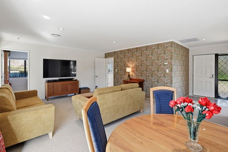 Photo of property in 53 Tawavale Street, Pukehangi, Rotorua, 3015