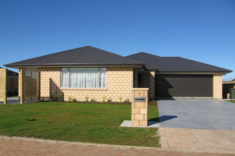 Photo of property in 4 Crabapple Close, Milson, Palmerston North, 4414