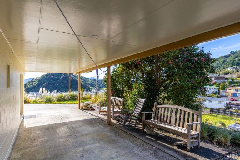 Photo of property in 9 Russell Street, Picton, 7220