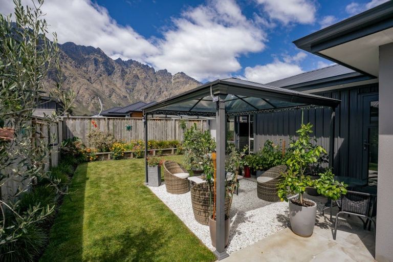 Photo of property in 39 Howden Drive, Jacks Point, 9371