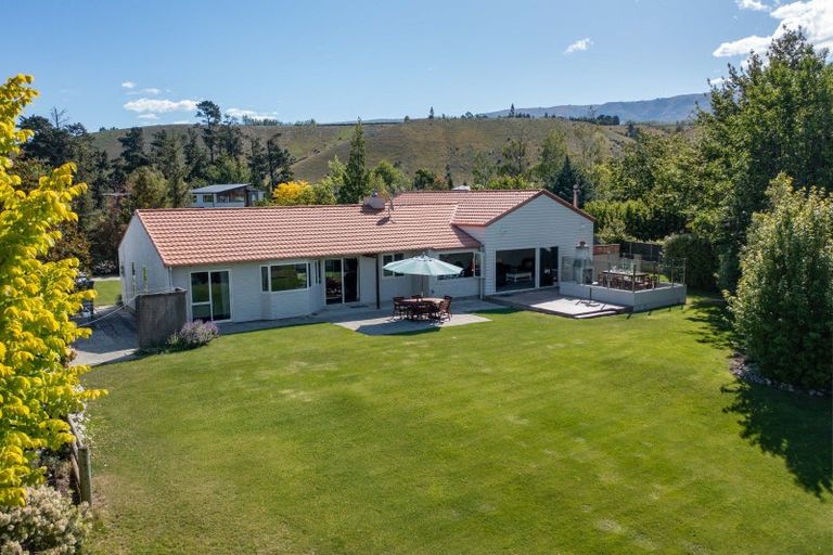 Photo of property in 27 Pisa Moorings Road, Mount Pisa, Cromwell, 9383