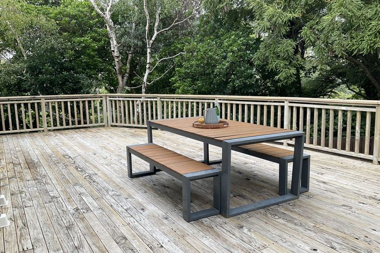 Photo of property in 5 Thatcher Crescent, Crofton Downs, Wellington, 6035