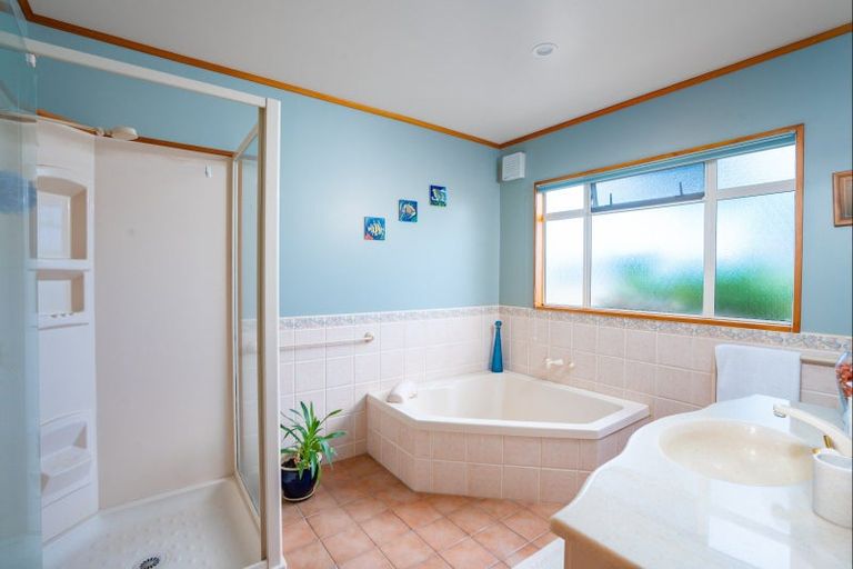 Photo of property in 10 Mahuta Road, Waitahanui, Taupo, 3378