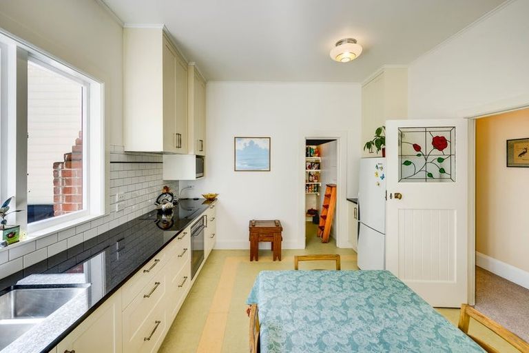 Photo of property in 19 Cameron Road, Bluff Hill, Napier, 4110