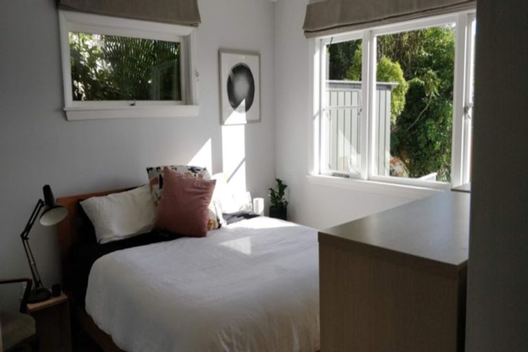 Photo of property in 33 Huntingdon Street, Northland, Wellington, 6012