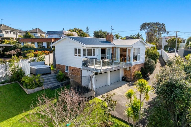 Photo of property in 99 Aberdeen Road, Castor Bay, Auckland, 0620