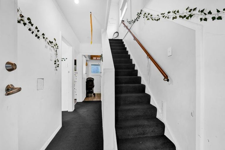 Photo of property in 20 Cook Street, Marfell, New Plymouth, 4310