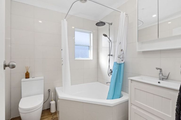 Photo of property in 1/31 Verran Road, Birkenhead, Auckland, 0626