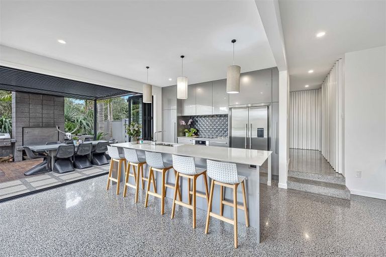 Photo of property in 8 Mansion Court, West Harbour, Auckland, 0618