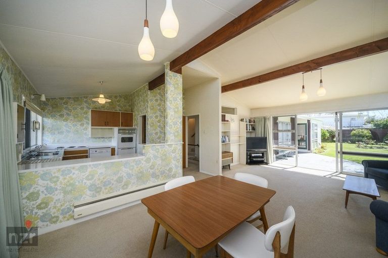 Photo of property in 24 Wikiriwhi Crescent, Awapuni, Palmerston North, 4412