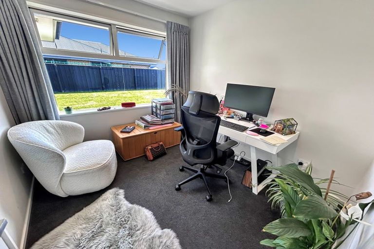 Photo of property in 43 Highgate Drive, Rangiora, 7400