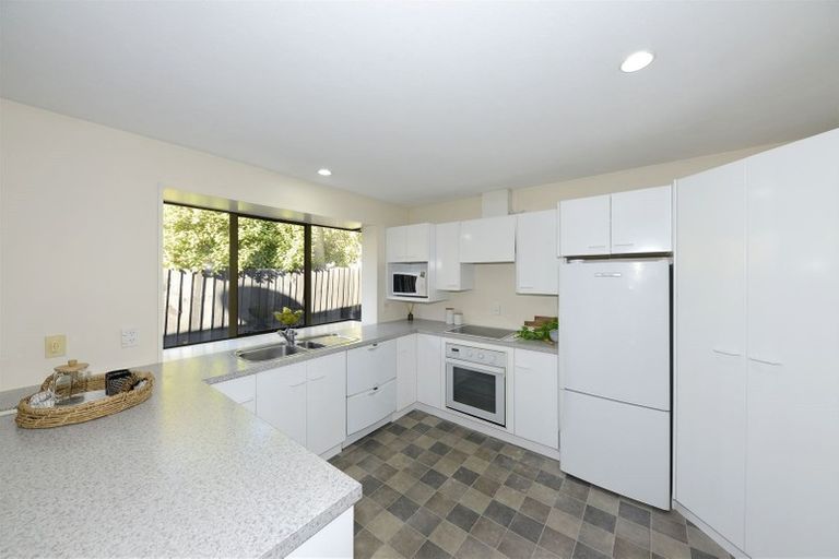 Photo of property in 2/182 Avonhead Road, Avonhead, Christchurch, 8042