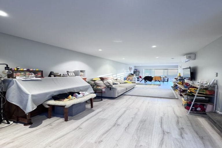 Photo of property in 48 Bordeaux Parade, Te Atatu South, Auckland, 0610