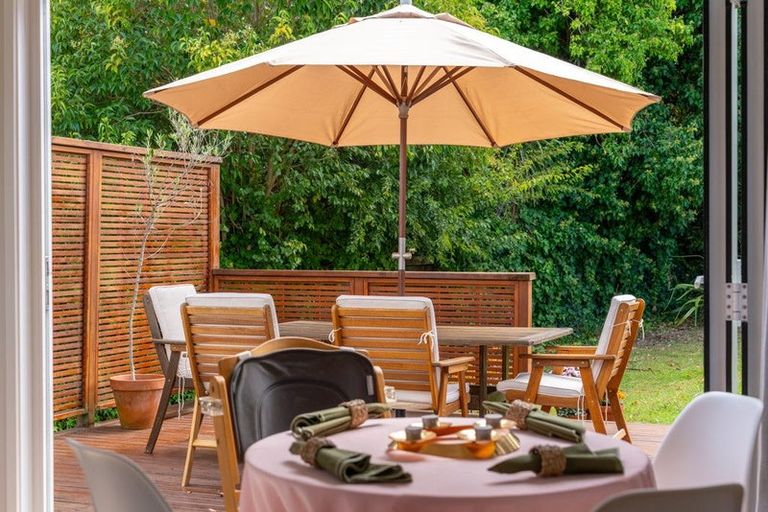 Photo of property in 1/133 Edmonton Road, Te Atatu South, Auckland, 0610