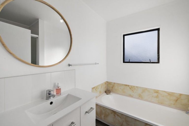 Photo of property in 2/56 Heron Avenue East, Matua, Tauranga, 3110