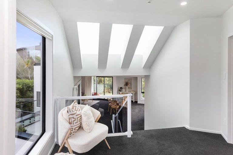 Photo of property in 2/11 Belleview Terrace, Mount Pleasant, Christchurch, 8081