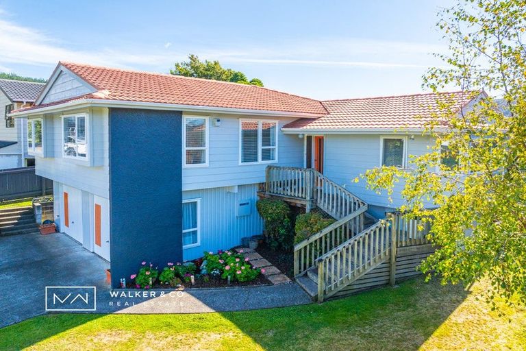 Photo of property in 16 Sunbrae Drive, Silverstream, Upper Hutt, 5019