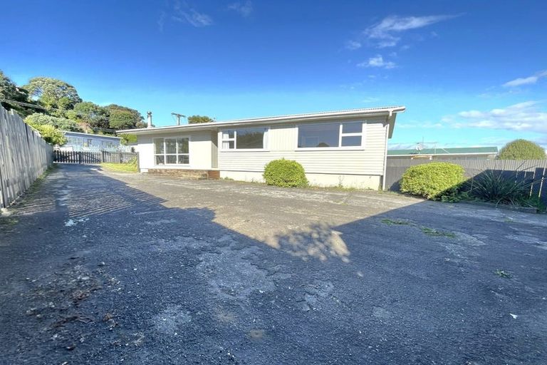Photo of property in 22 Simons Street, Moturoa, New Plymouth, 4310