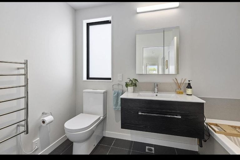 Photo of property in 4/6 Oswald Crescent, Paparangi, Wellington, 6037