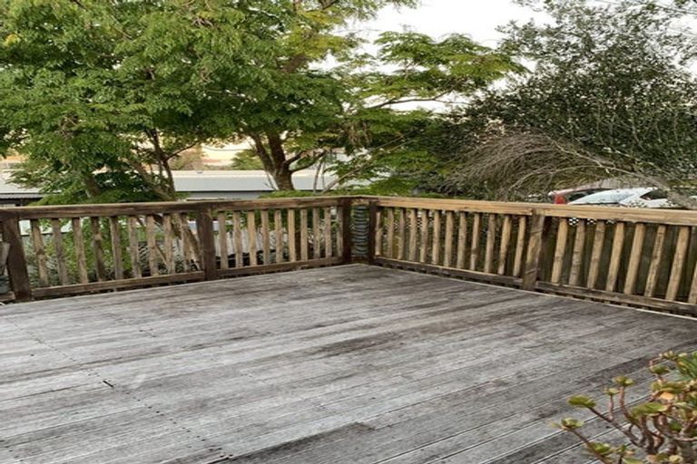 Photo of property in 20a Belleaire Court, West Harbour, Auckland, 0618