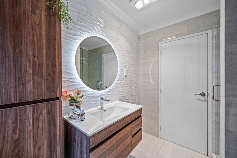 Photo of property in 15 Zefiro Drive, Massey, Auckland, 0614