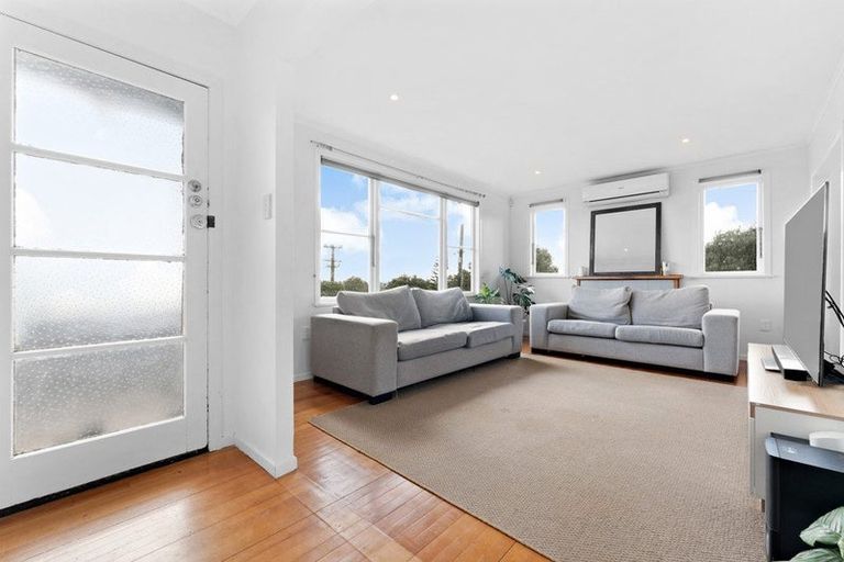 Photo of property in 97 Sunnyside Road, Sunnyvale, Auckland, 0612